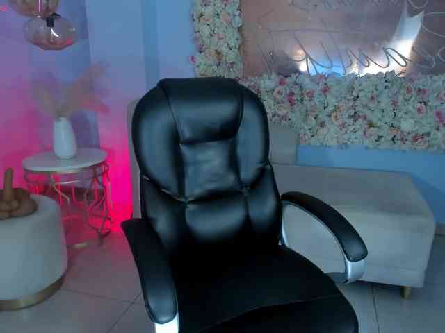 AlessaRomero AlessaRomero