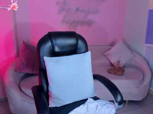 AlessaRomero AlessaRomero