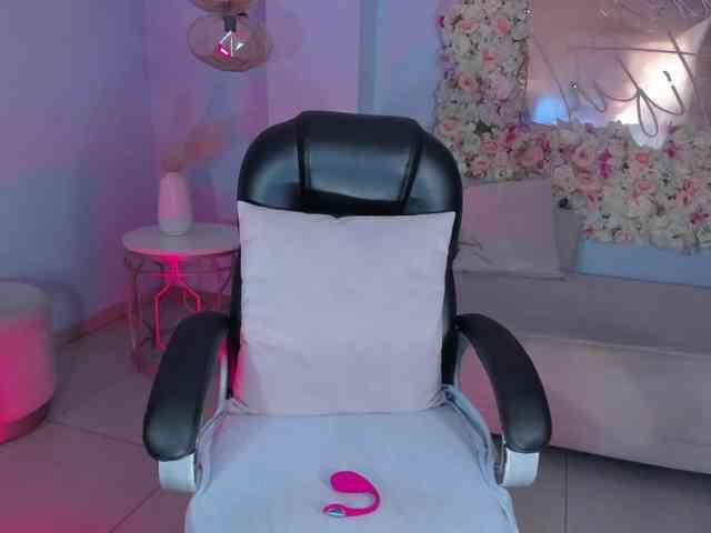 AlessaRomero Live Webcam on BongaCams