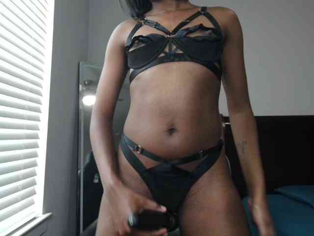 KrystalMilani webcam