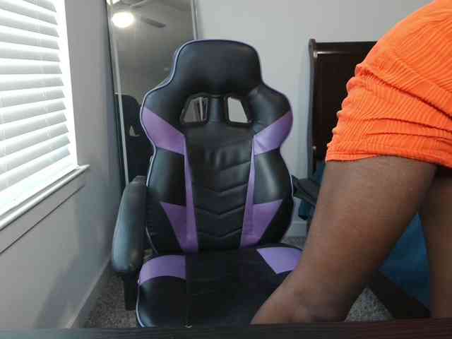 KrystalMilani webcam