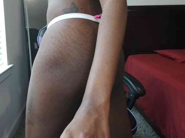 KrystalMilani webcam