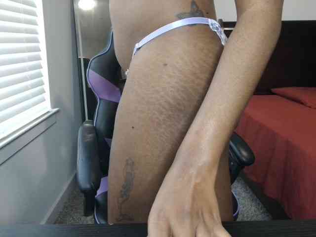 KrystalMilani webcam