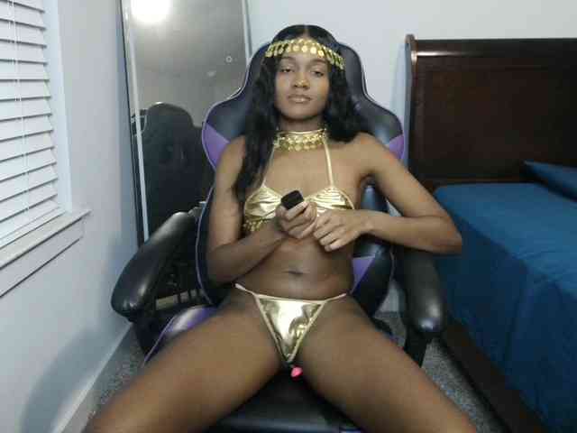 KrystalMilani webcam