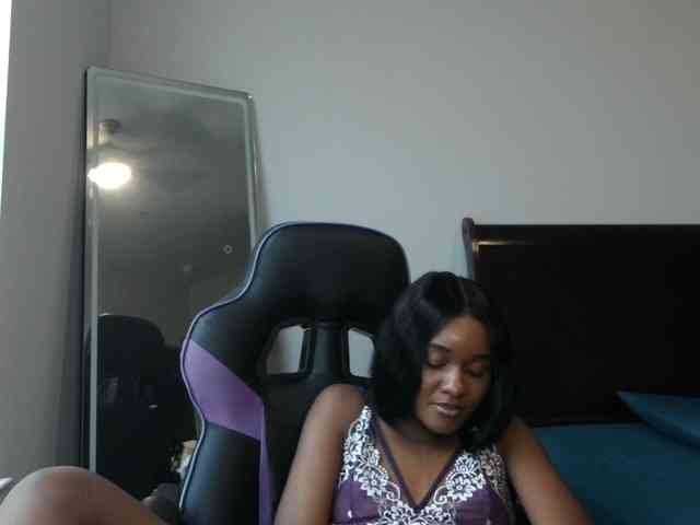 KrystalMilani webcam
