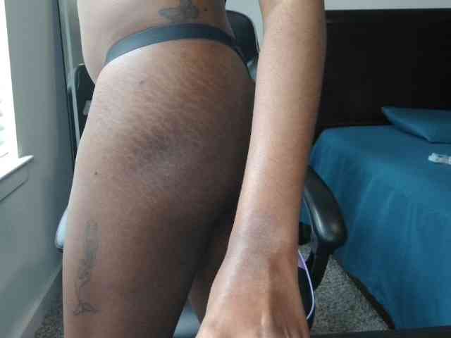 KrystalMilani webcam