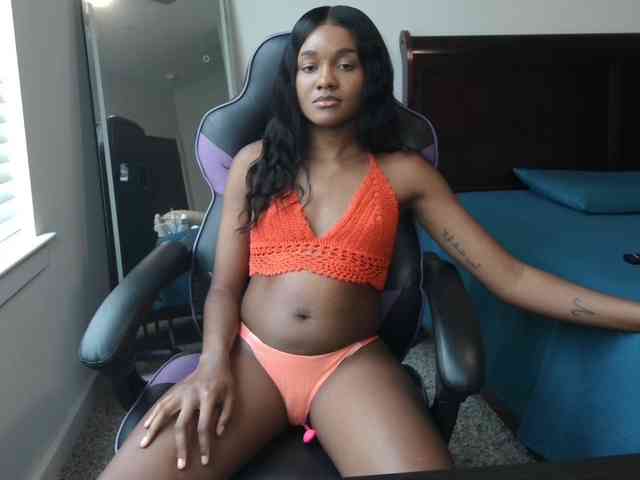 KrystalMilani webcam