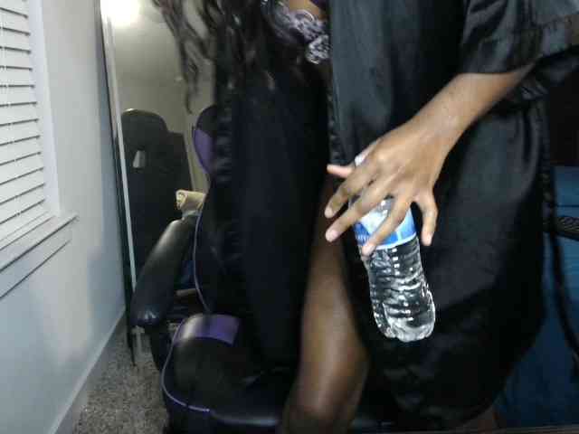 KrystalMilani webcam