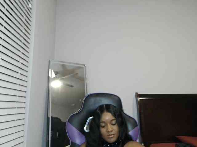 KrystalMilani webcam