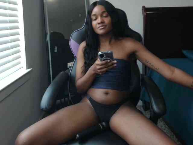 KrystalMilani webcam