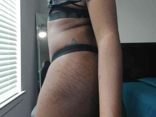 KrystalMilani webcam