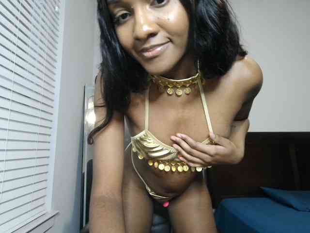 KrystalMilani webcam