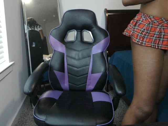 KrystalMilani webcam