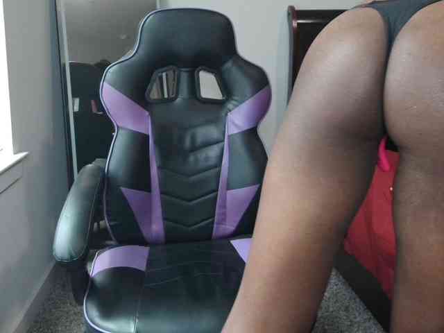 KrystalMilani webcam