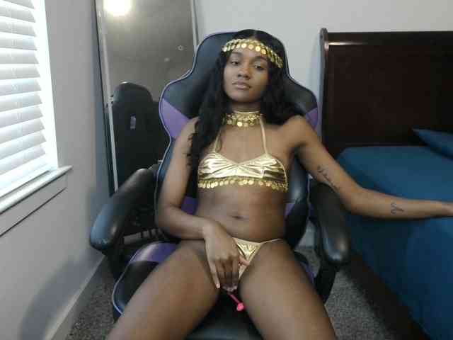 KrystalMilani webcam