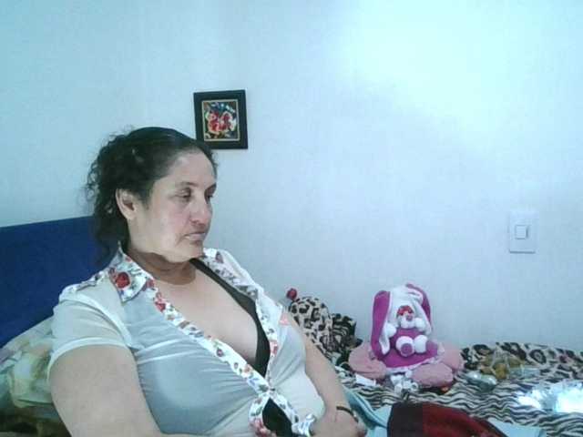 le modèle Ximenajimenez est en webcam porno dans un show sur le site bongacams, il possède les tags suivants: Latino/Hispanic,Brunette,Hairy