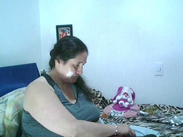 le modèle Ximenajimenez est en webcam porno dans un show sur le site bongacams, il possède les tags suivants: Latino/Hispanic,Brunette,Hairy