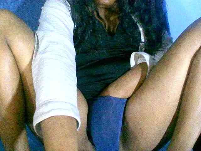 MaelahLove webcam