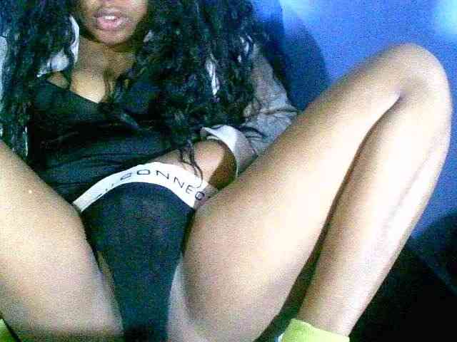 MaelahLove webcam