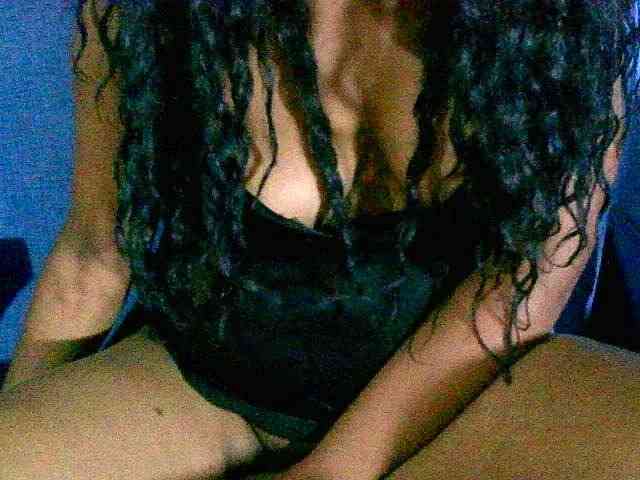 MaelahLove webcam