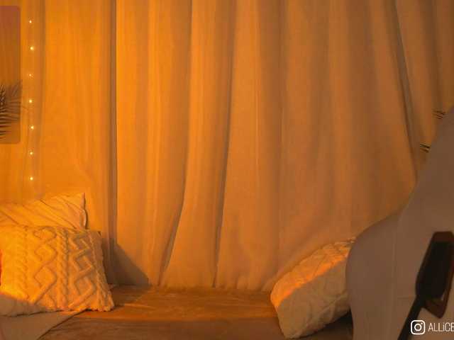 1-Babyfox's BongaCams show and profile