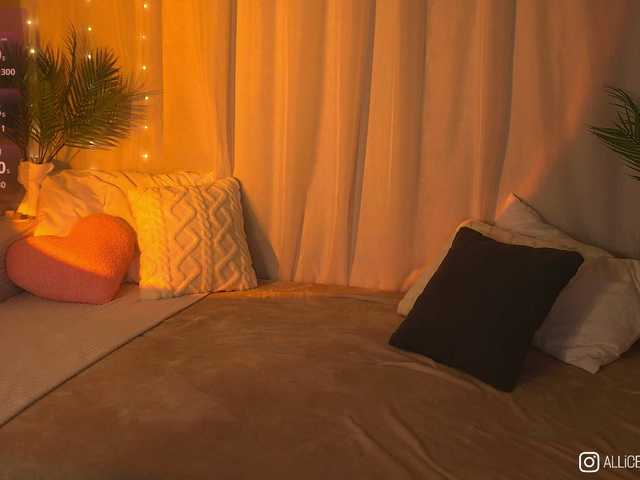 1-Babyfox's BongaCams show and profile