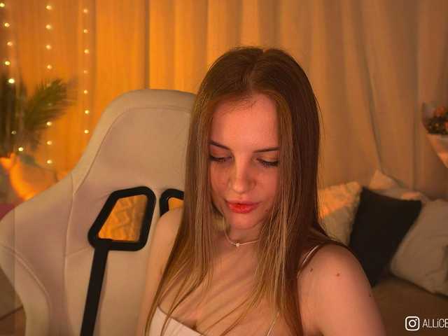 1-Babyfox's BongaCams show and profile