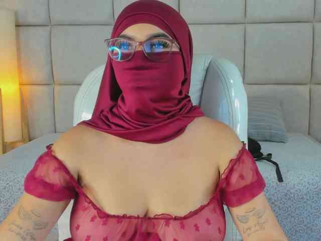 strip chat online Raniia