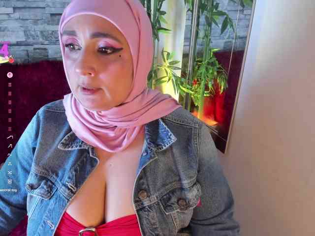 HijabiMilf webcam