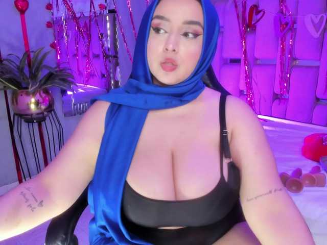 ThanaHaluff's BongaCams show and profile