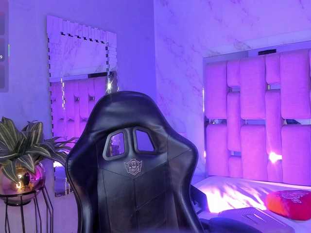 ThanaHaluff's BongaCams show and profile