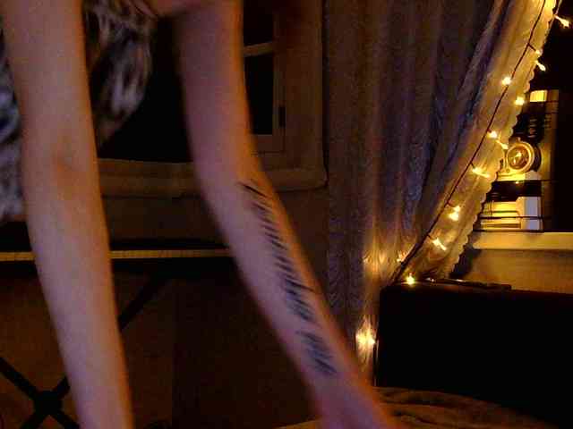 Elly_Silence webcam