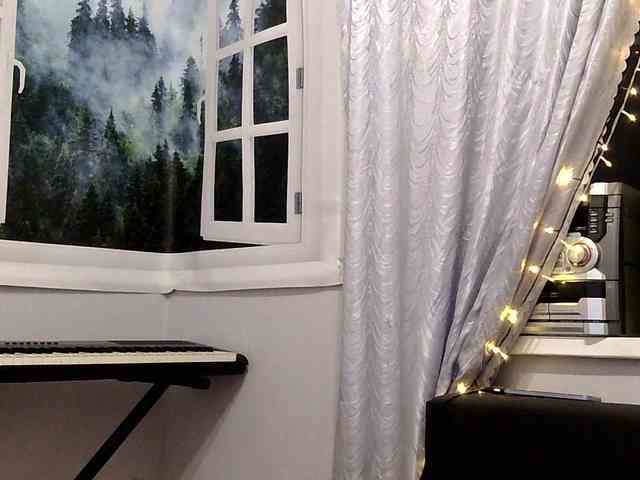 Emily_Silence webcam