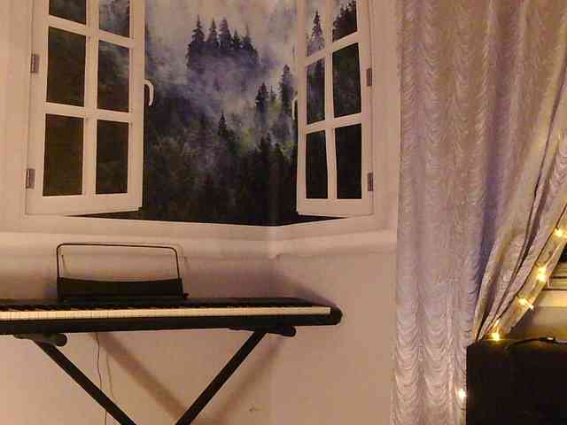 Emily_Silence webcam