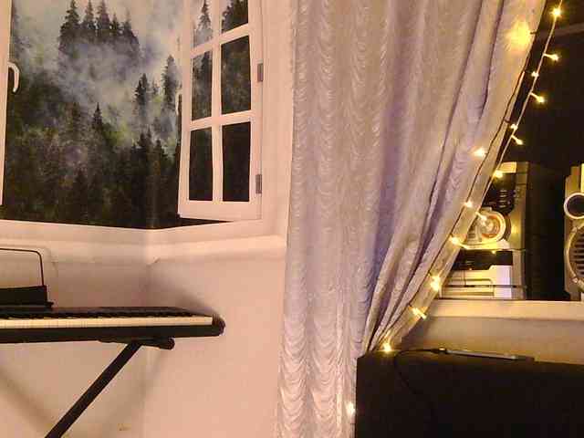 Emily_Silence webcam