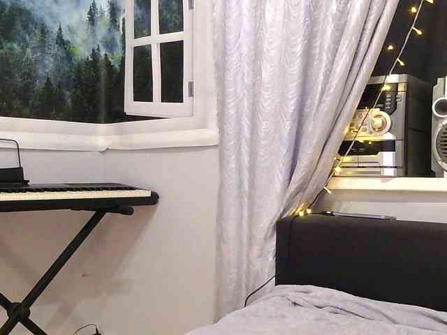 Emily_Silence webcam