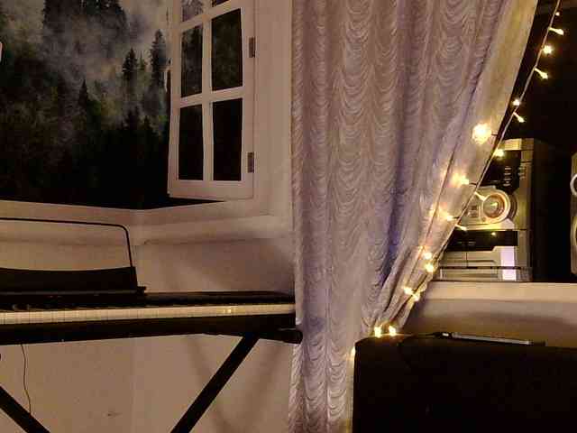 Emily_Silence webcam