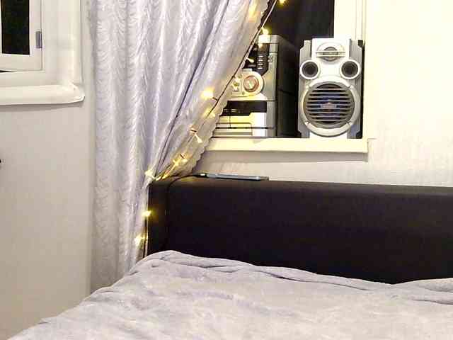 Elly_Silence webcam