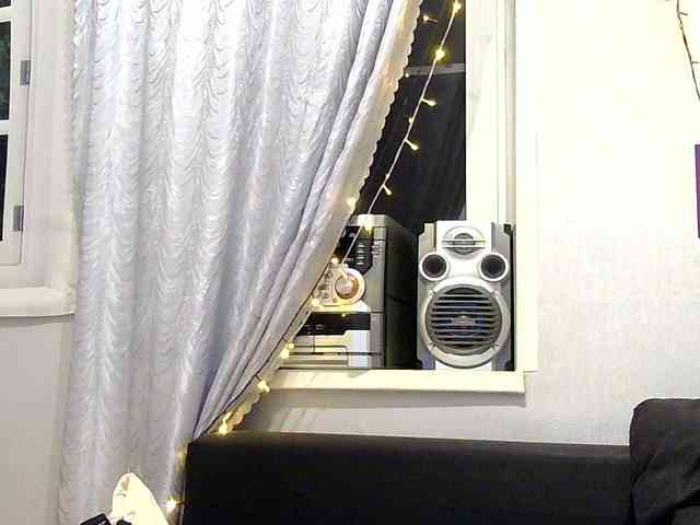 Emily_Silence webcam
