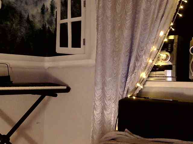 Emily_Silence webcam