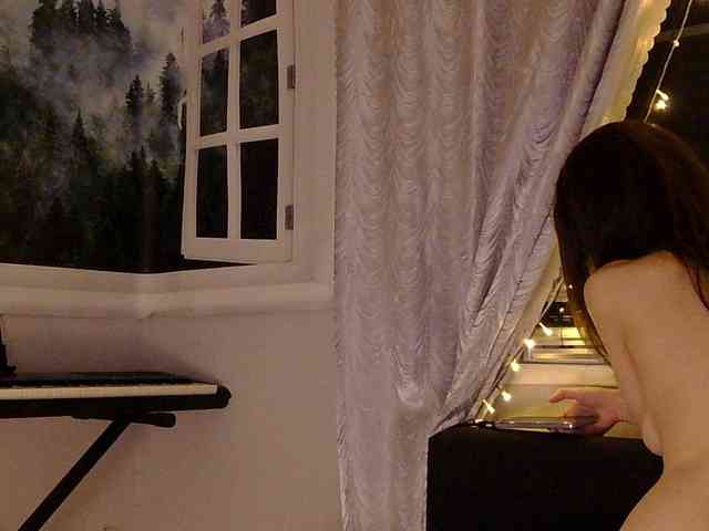 Ellie_13 webcam