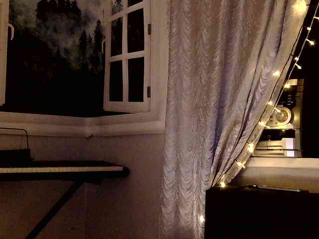 Emily_Silence webcam