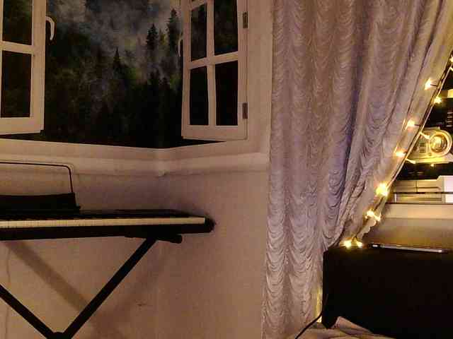 Emily_Silence webcam