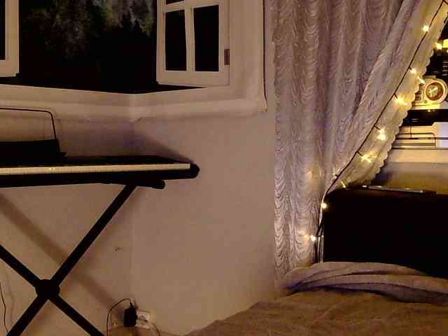Elly_Silence webcam