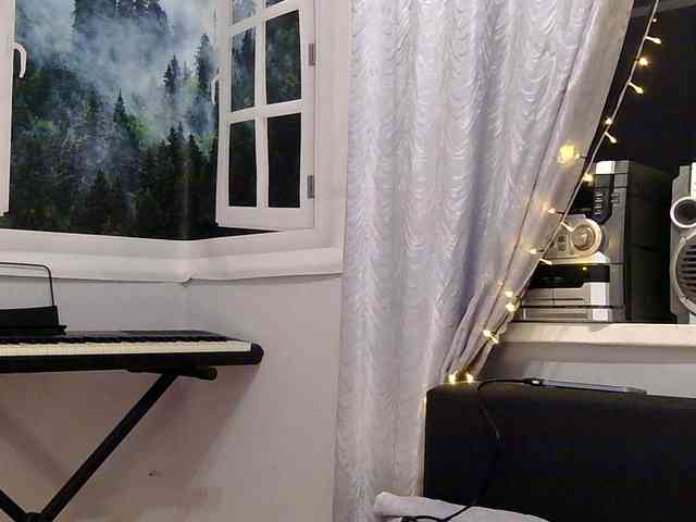 Emily_Silence webcam