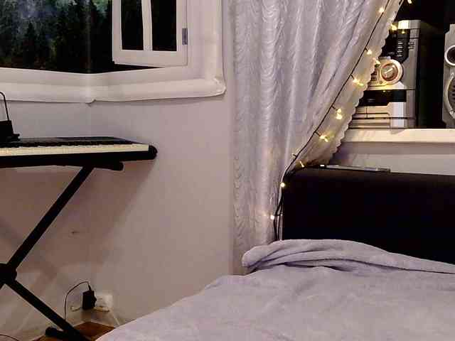 Elly_Silence webcam