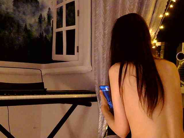 Elly_Silence webcam