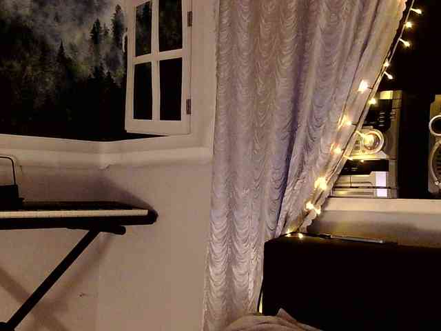 Emily_Silence webcam