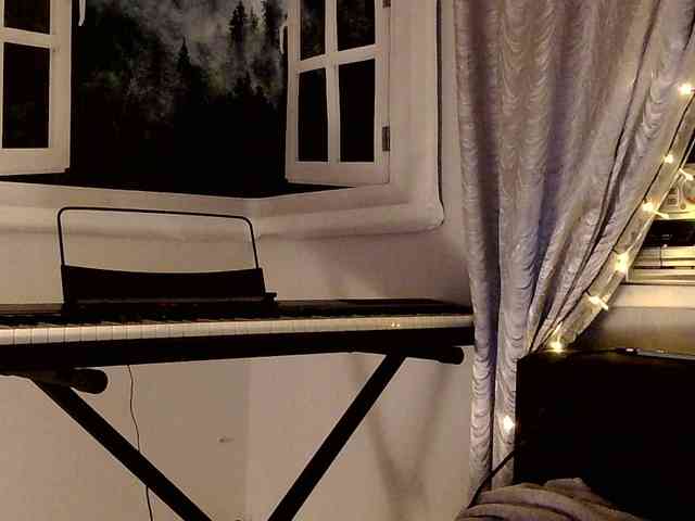 Emily_Silence webcam