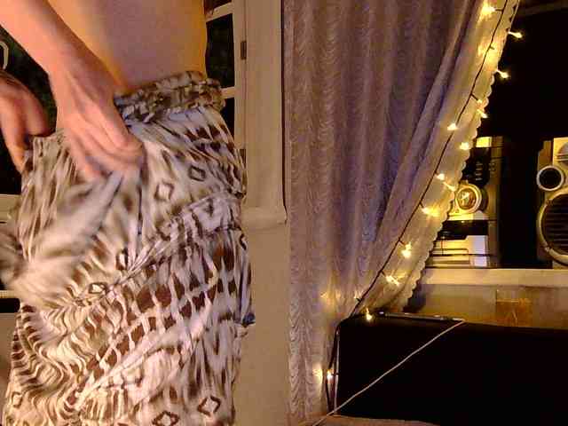 Elly_Silence webcam